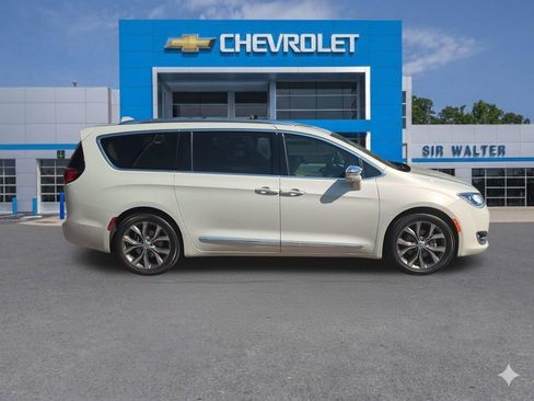 Used 2019 Chrysler Pacifica Limited w/ Tire & Wheel Group image 7