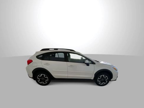 Used 2017 Subaru Crosstrek 2.0i Premium w/ Moonroof Package image 9