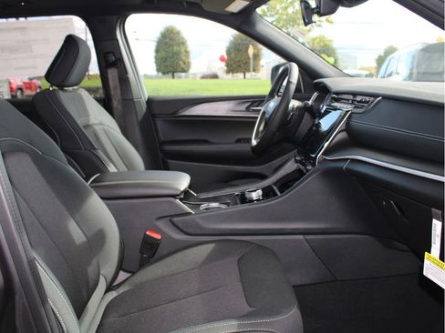 New 2025 Jeep Grand Cherokee Laredo X w/ Luxury Tech Group I image 25