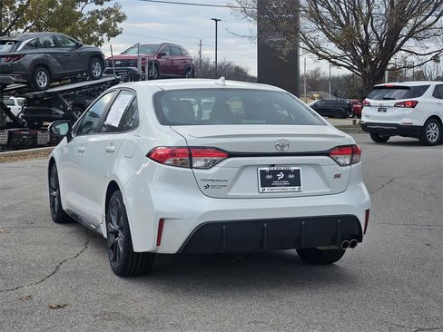 Used 2024 Toyota Corolla SE image 3