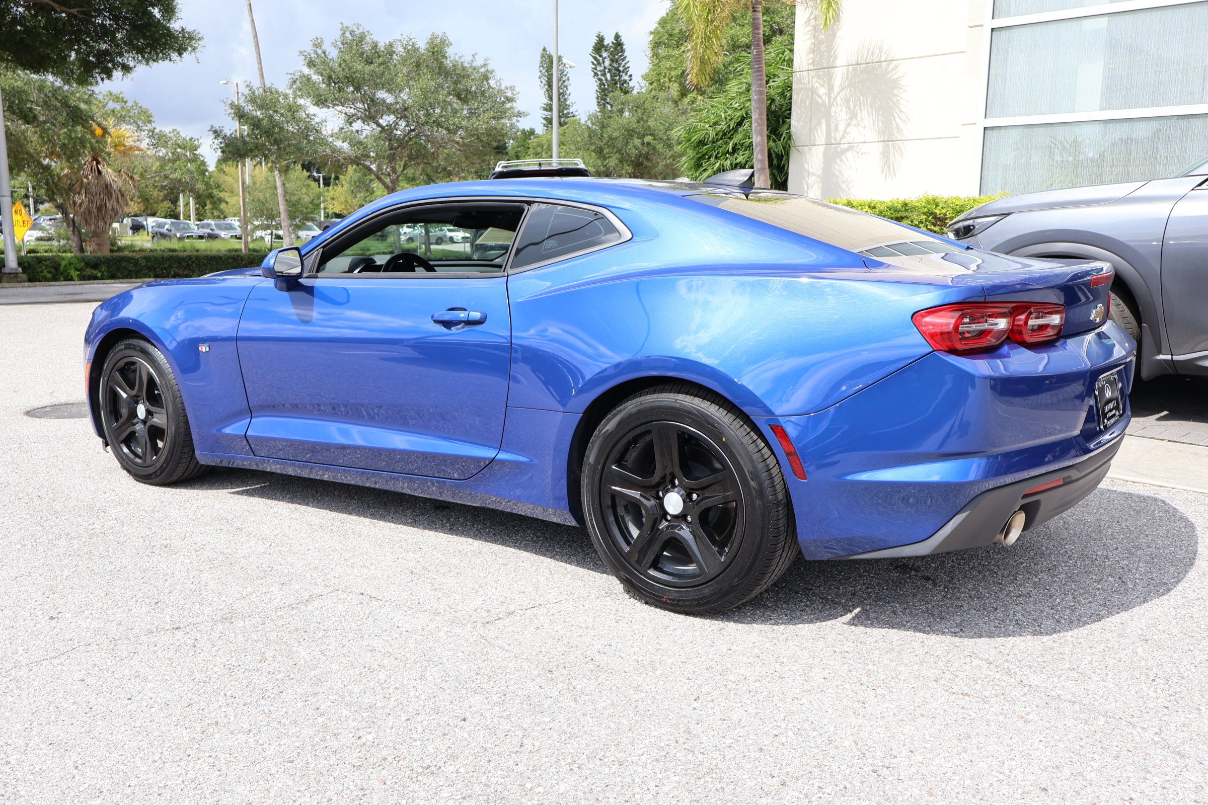 Used 2023 Chevrolet Camaro LT RWD image 6
