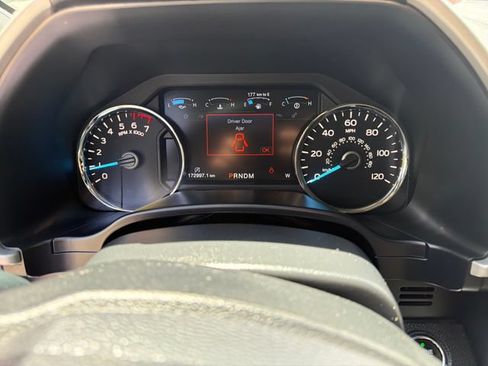 Used 2019 Ford F150 Lariat w/ Equipment Group 502A Luxury AWD/4WD image 16
