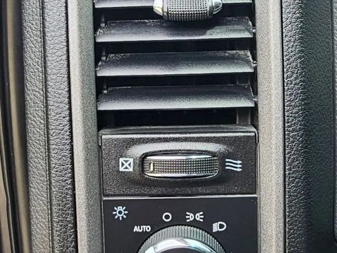 Used 2018 RAM 1500 Express w/ Express Value Package AWD/4WD image 23