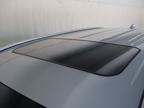 Used 2022 Toyota Highlander XLE image 24