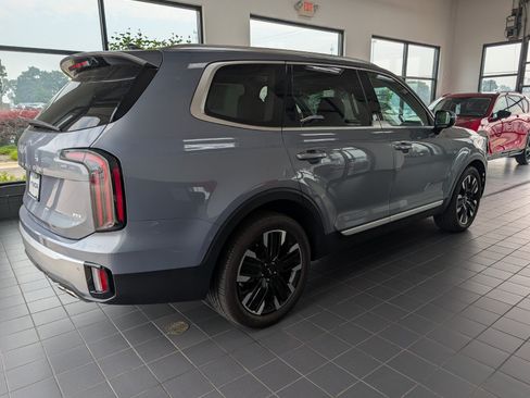 Used 2023 Kia Telluride SX Prestige AWD/4WD image 2