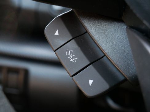 Used 2023 Subaru Crosstrek 2.0i AWD/4WD image 30