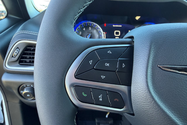New 2026 Chrysler Pacifica Select AWD/4WD image 17