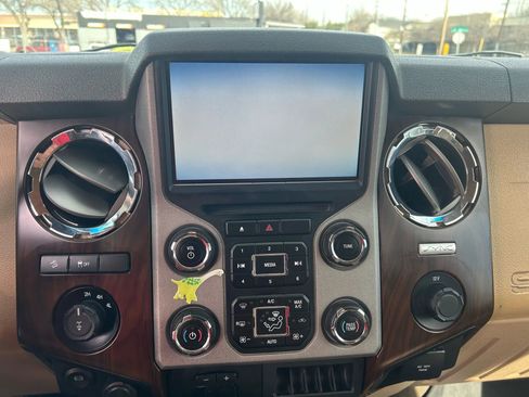 Used 2015 Ford F250 Lariat w/ Lariat Interior Package image 20