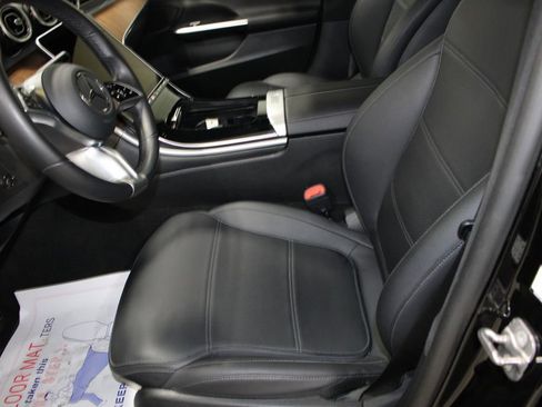 Used 2025 Mercedes-Benz C 300 Sedan image 12