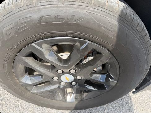 Used 2023 Chevrolet Traverse LS FWD image 8