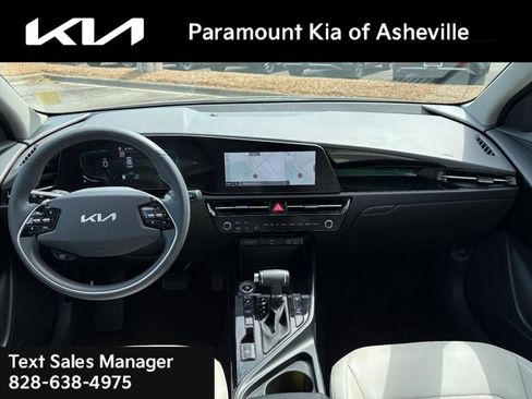 Certified 2025 Kia Niro EX image 7