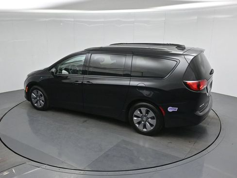 Used 2018 Chrysler Pacifica Limited w/ Advanced Safetytec Group FWD image 43