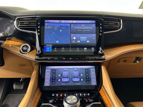 Used 2022 Jeep Grand Wagoneer Series III image 26