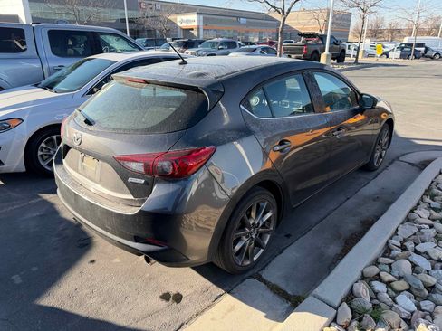 Used 2018 MAZDA MAZDA3 Touring image 6