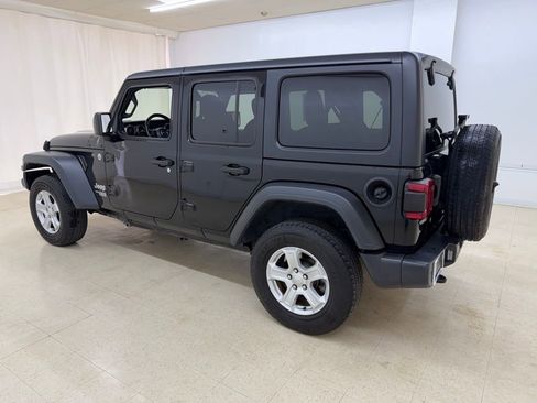Used 2019 Jeep Wrangler Unlimited Sport S AWD/4WD image 3