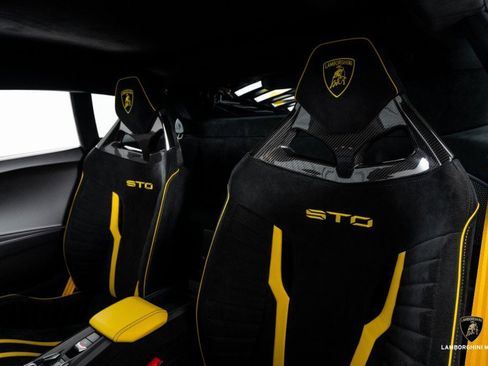 Used 2024 Lamborghini Huracan STO image 36