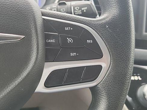 Used 2021 Chrysler Voyager Lxi image 26