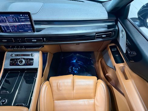 Used 2024 Lincoln Aviator Black Label w/ Class IV Trailer Tow Package image 18