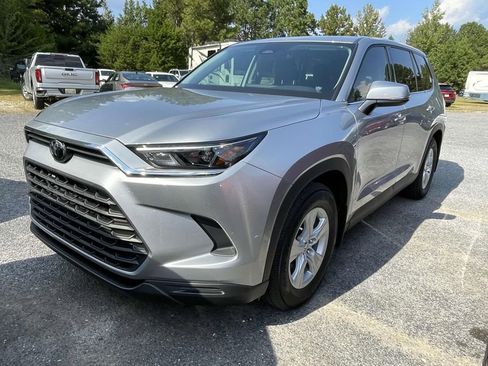 Used 2025 Toyota Grand Highlander FWD image 4
