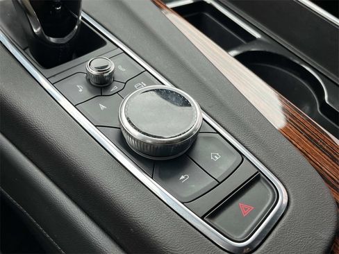 Used 2022 Cadillac Escalade Premium Luxury image 45