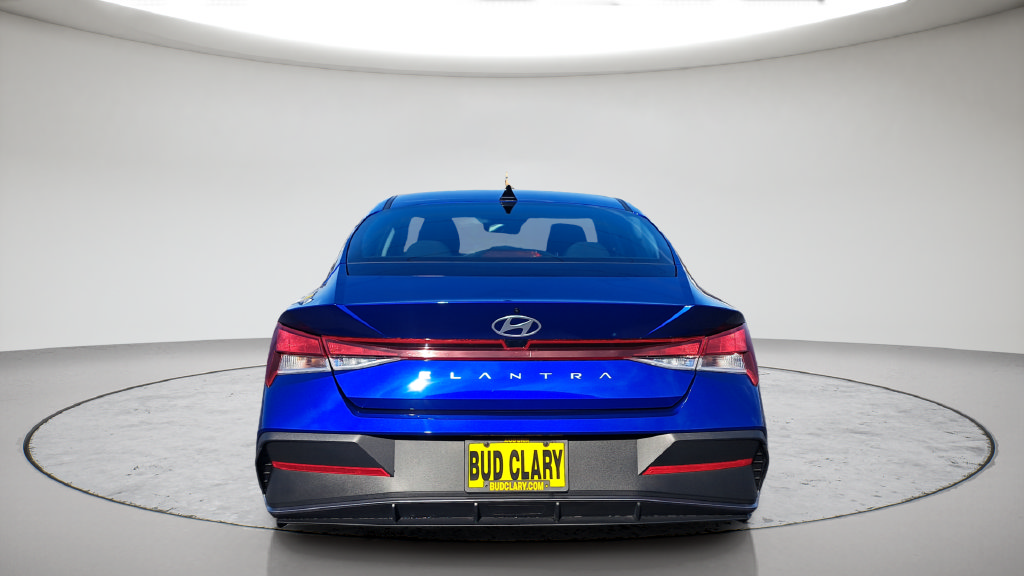 Used 2026 Hyundai Elantra SE FWD image 16