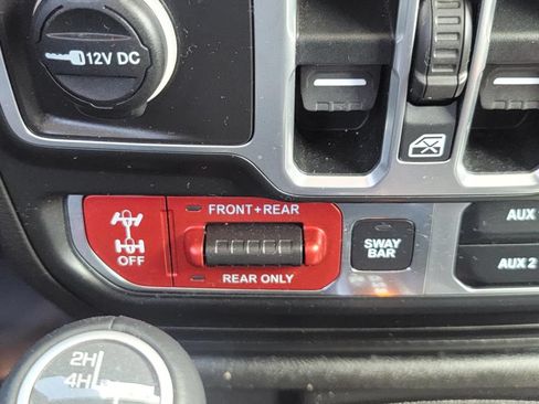 Used 2018 Jeep Wrangler Unlimited Rubicon w/ Dual Top Group AWD/4WD image 25