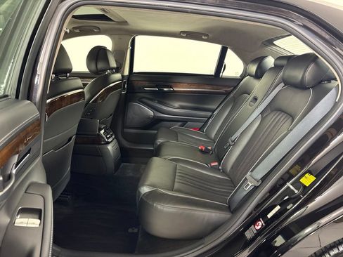 Used 2018 Genesis G90 3.3T Premium RWD image 18