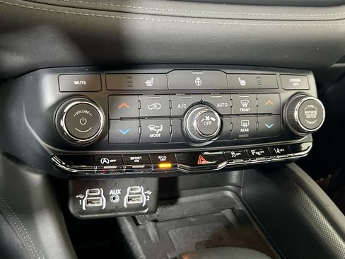 Used 2022 Dodge Durango GT AWD/4WD image 16
