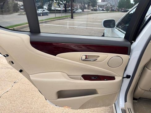 Used 2011 Lexus LS 460 w/ Comfort Pkg RWD image 15