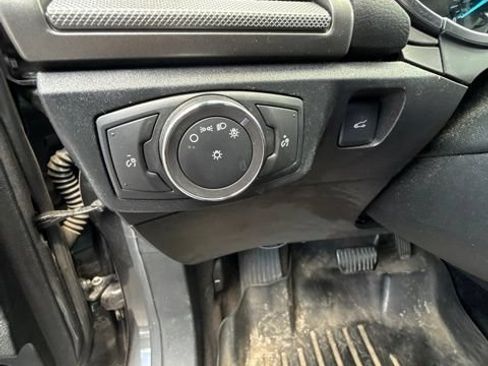 Used 2017 Ford Fusion SE w/ Fusion SE Technology Package FWD image 11