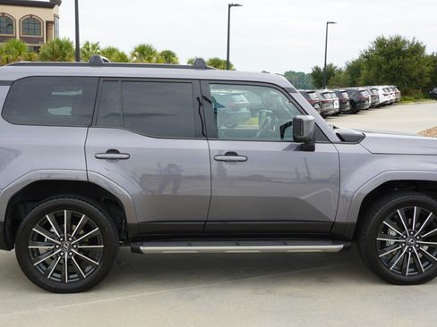 Used 2024 Lexus GX 550 w/ Cold Area Package AWD/4WD image 4