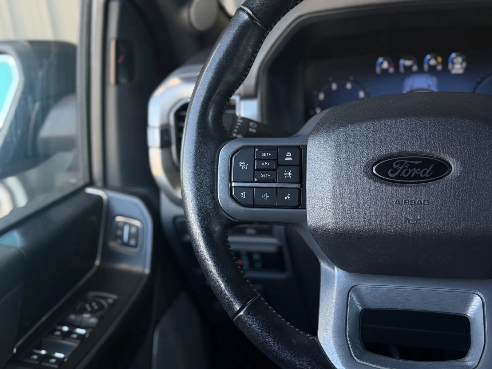 Used 2024 Ford F150 Lariat w/ Bed Utility Package AWD/4WD image 22