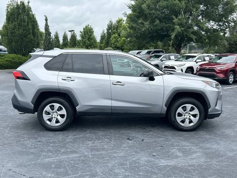 Used 2022 Toyota RAV4 LE FWD image 3