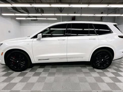 Used 2024 Cadillac XT6 Sport w/ Technology Package AWD/4WD image 14