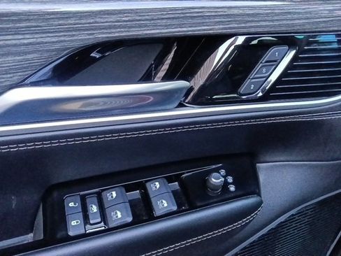 Used 2022 Jeep Wagoneer Series III w/ Premium Group I image 12