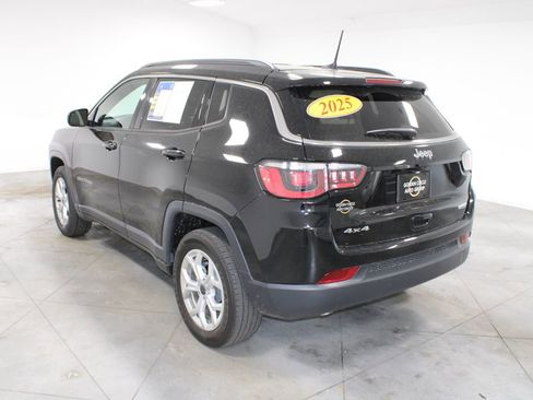 Used 2025 Jeep Compass Latitude AWD/4WD image 7