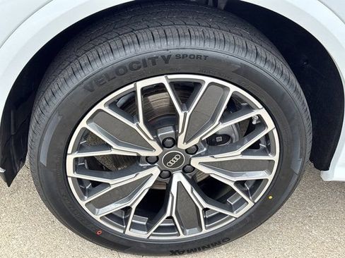 Used 2025 Audi Q5 Premium Plus w/ Premium Plus AWD/4WD image 14