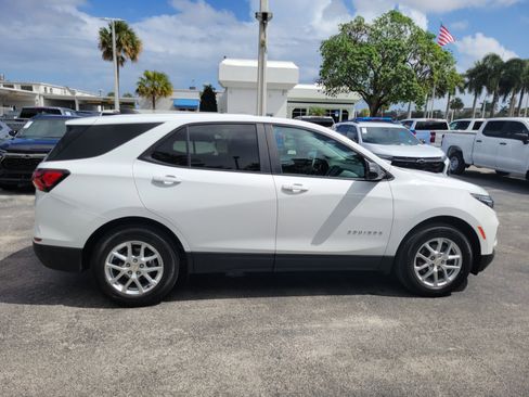 Used 2024 Chevrolet Equinox LS w/ LS Convenience Package image 8