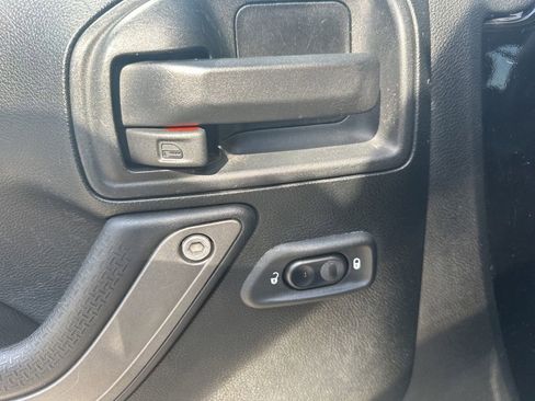 Used 2018 Jeep Wrangler Unlimited Sport S AWD/4WD image 17