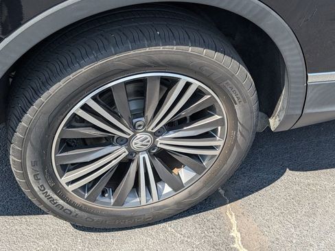 Used 2018 Volkswagen Tiguan SEL FWD image 26