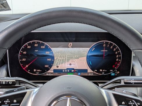 Used 2025 Mercedes-Benz GLC 350e 4MATIC image 16