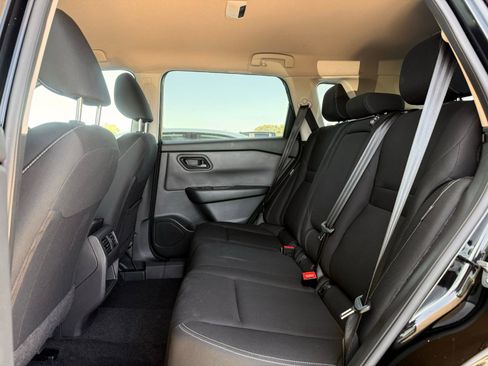 Used 2025 Nissan Rogue S FWD image 18