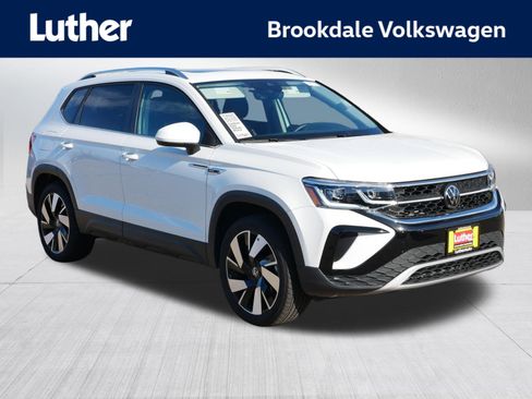 Used 2024 Volkswagen Taos SEL image 1