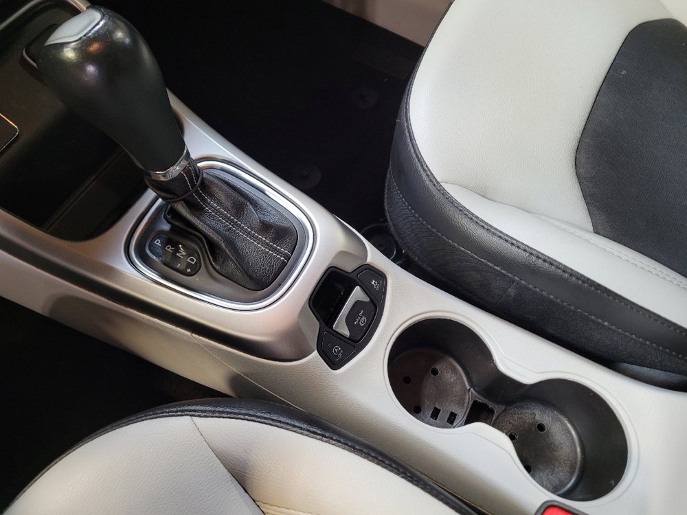 Used 2018 Jeep Compass Latitude FWD image 26