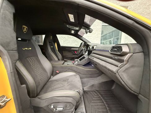 Used 2023 Lamborghini Urus Performante AWD/4WD image 46
