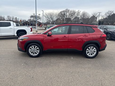 Used 2023 Toyota Corolla Cross LE w/ Moonroof Package image 4