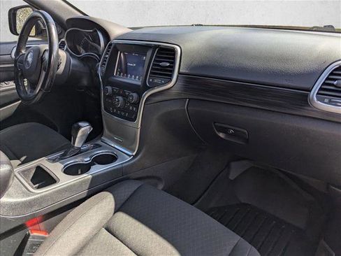 Used 2021 Jeep Grand Cherokee Laredo AWD/4WD image 21