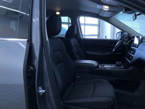 Used 2025 Nissan Pathfinder SV image 22