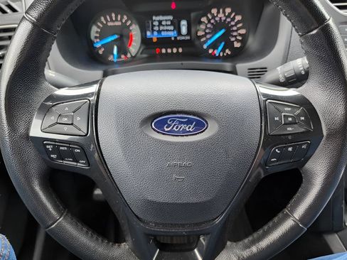 Used 2018 Ford Explorer XLT image 9