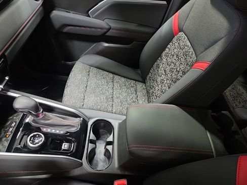 Used 2024 Chevrolet Colorado Z71 w/ Z71 Convenience Package 2 image 28